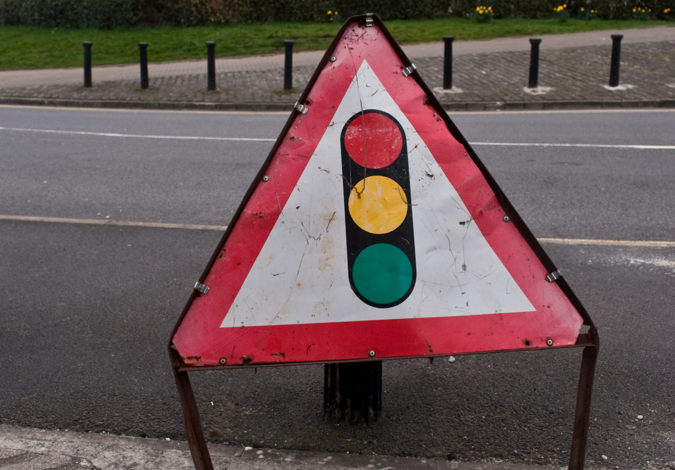 Temporary traffic lights sign Free Early Years & Primary Teaching